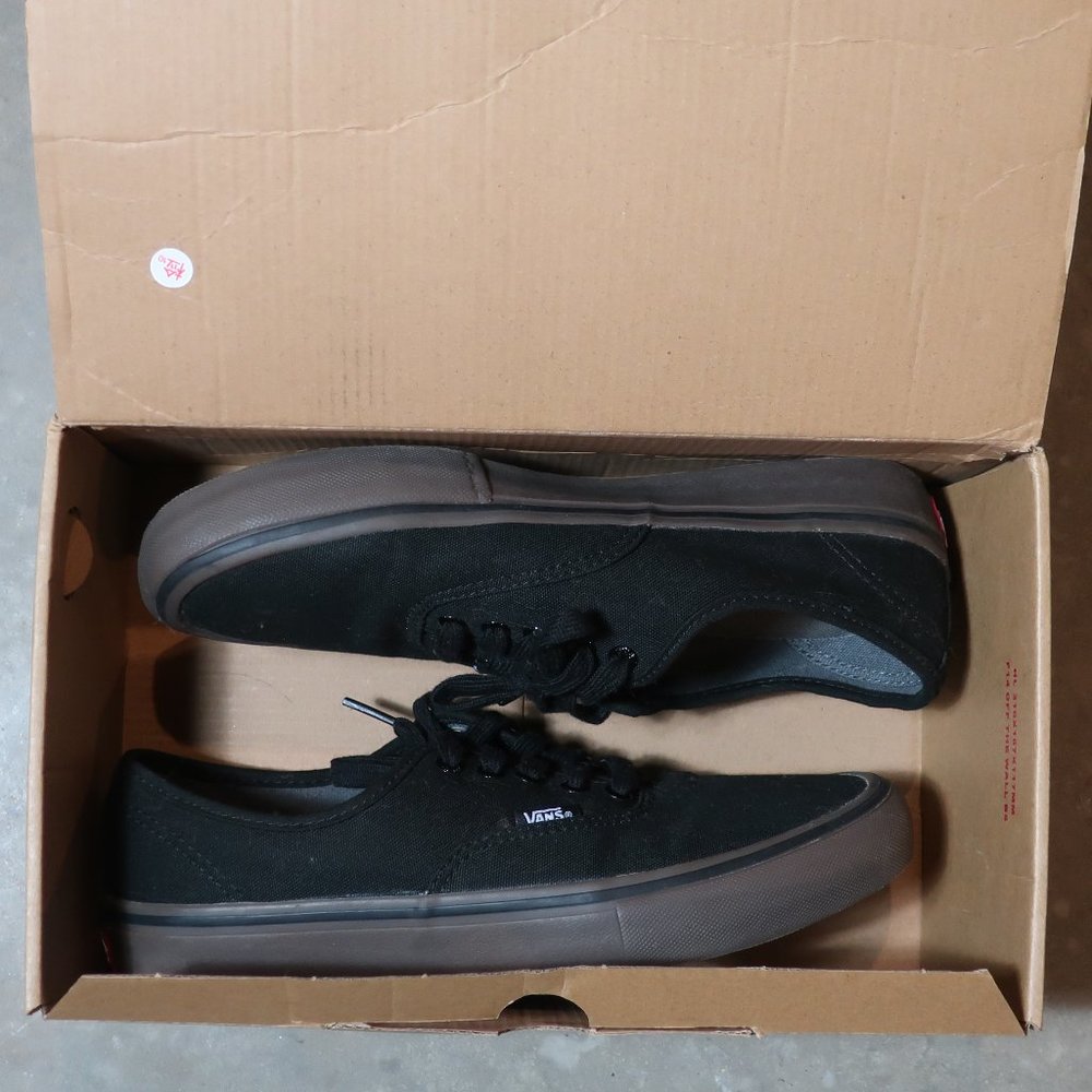 Vans. Men's 8. Authentic Pro. UltraCush Insoles. Black w/ Gum Soles. - Picture 6 of 6
